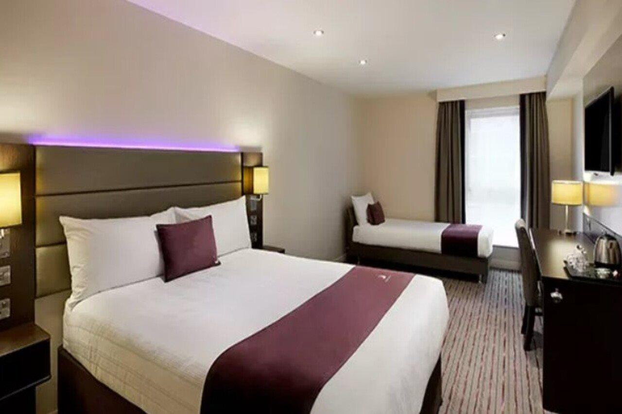 Premier Inn Ware Luaran gambar