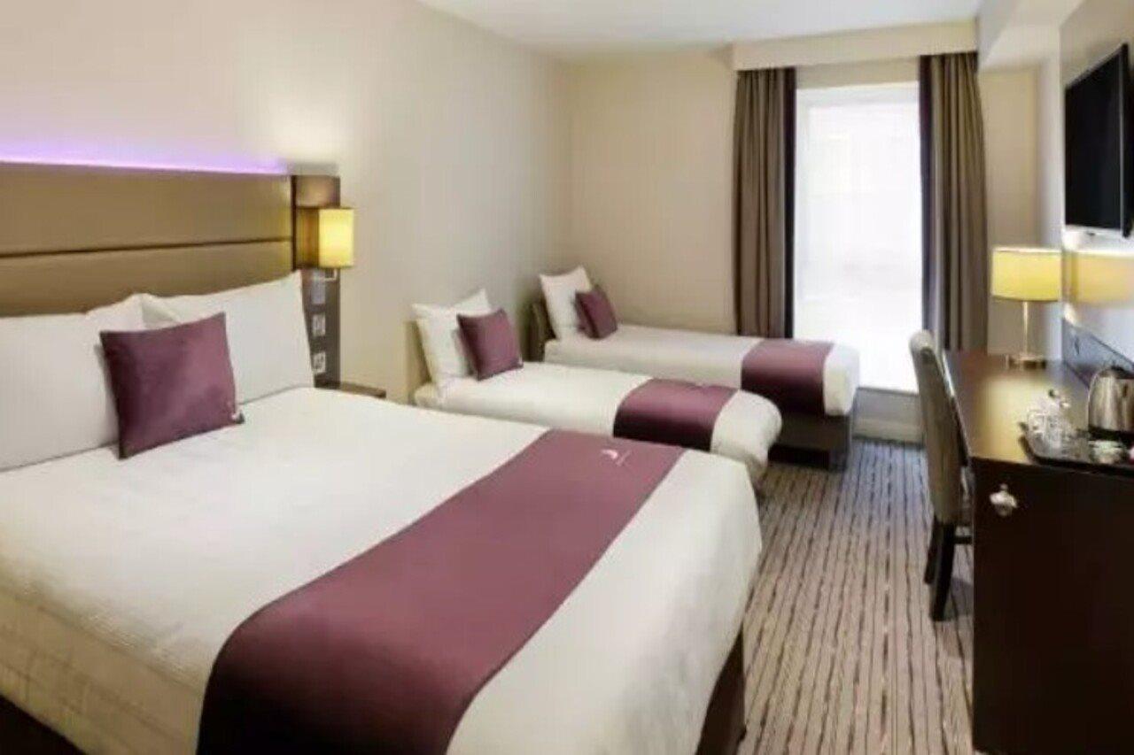 Premier Inn Ware Luaran gambar